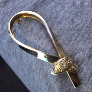 Vintage Gold Tone "Ribbon" Pin